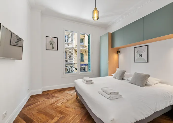 Chic 2-room - Place Du Pin Apartman