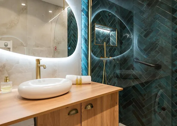 Chic 2-room - Place Du Pin Apartman