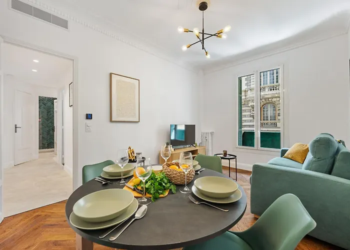 Chic 2-room - Place Du Pin Apartman *